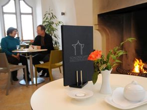 In unserem Schlosscafé können Sie Ihren Ausflug gemütlich ausklingen lassen. In unserem Schlosscafé können Sie Ihren Ausflug gemütlich ausklingen lassen.